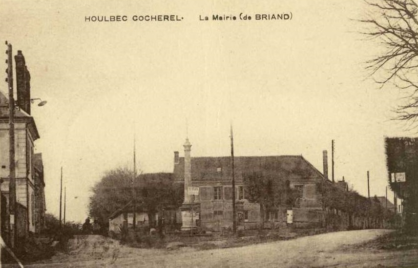 HC-La-mairie-dAristide-Briand