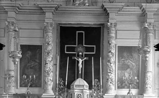 Statue de Saint Pierre, en haut du retable